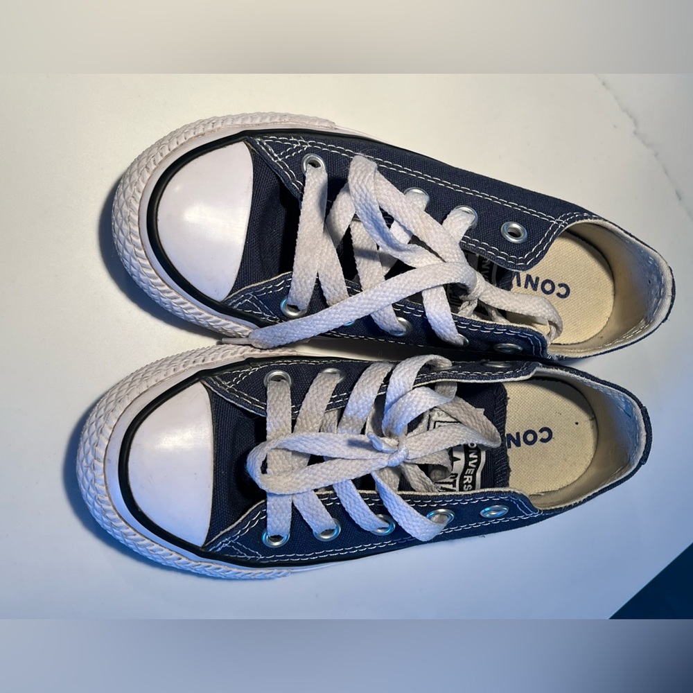 Kids navy converse all star. Size 11.  In good condition. - Picture 2 of 8